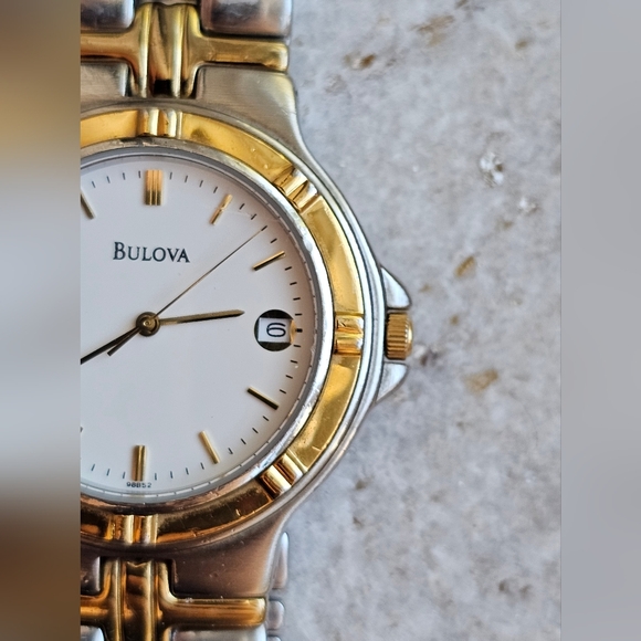 Bulova Infinity Collection wristwatch, two-tone. Unisex EUC! - Picture 9 of 16